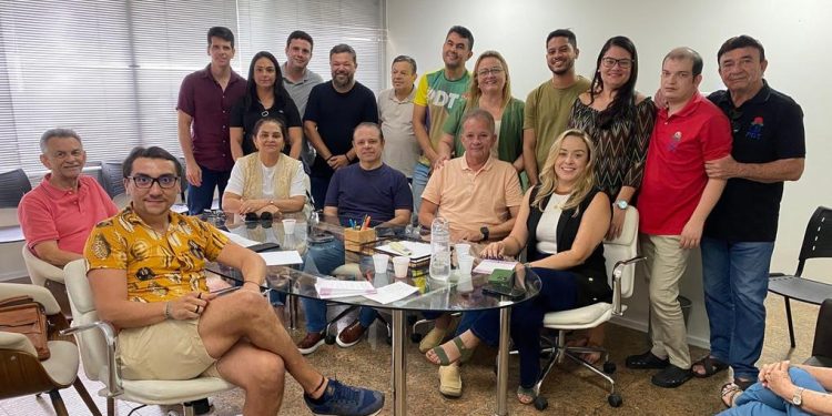 PDT decide integrar base do governo Elmano, mas libera deputados para manter oposição