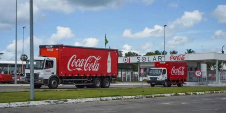 Fábrica da Coca-Cola em Maracanaú retoma produção após autorização do Ministério da Agricultura