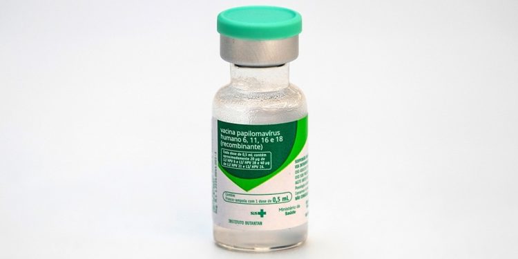 Mais de 128 mil adolescentes ainda não tomaram vacina contra o HPV no Ceará