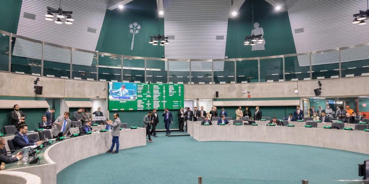 Alece aprova diretrizes para Orçamento de 2026 com foco em infraestrutura, saúde e educação