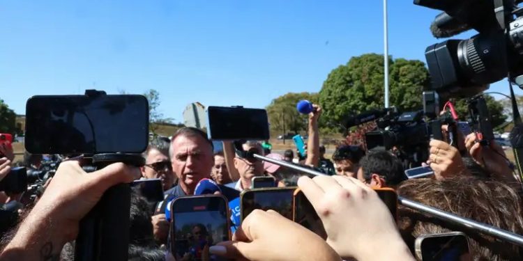 Bolsonaro confessou crime ao vincular fim do tarifaço de Trump a anistia, diz Moraes