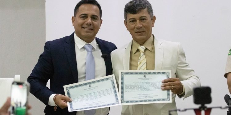 Justiça cassa diplomas do prefeito e vice de Iguatu por suposta compra de votos