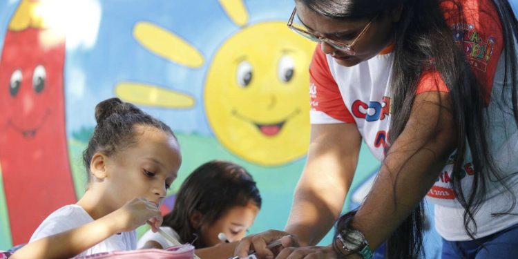 Ceará alcança 85,3% de crianças alfabetizadas e lidera ranking nacional mais uma vez