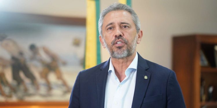 Em pronunciamento, Elmano reage a tarifaço dos EUA e articula ações com Governo Federal e setor produtivo