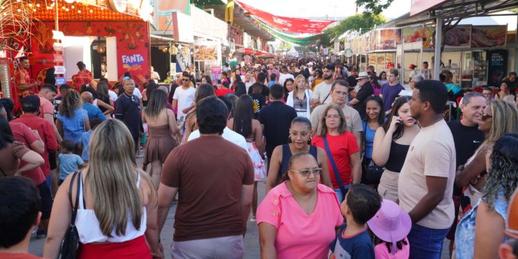 Expocrato 2025 é aberta com presença do governador Elmano e investimentos de R$ 16,6 milhões do Governo do Ceará