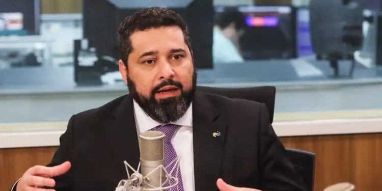 Presidente dos Correios entrega carta de renúncia em meio a crise financeira