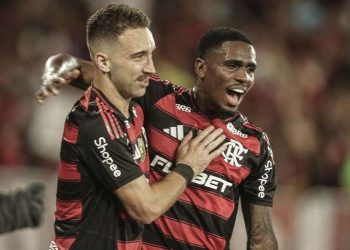 Flamengo vence Atlético-MG no Maracanã e assume liderança isolada do Brasileirão