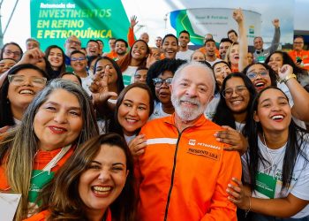Lula durante em cerimônia de anúncio de investimentos da Petrobras em refino e petroquímica (Foto: Ricardo Stuckert/PR)