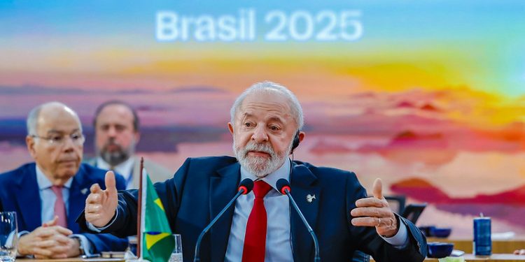 Lula responde a Trump: Brasil promete reagir a tarifas com base na Lei da Reciprocidade