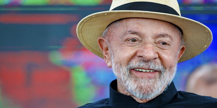 Quaest: Lula lidera em todos os cenários de 1º turno e empataria só com Tarcísio no 2º