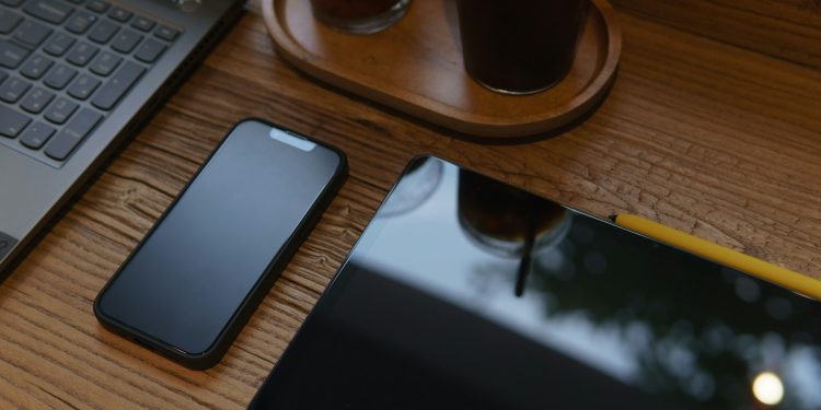 Celulares podem ouvir conversas e influenciar anúncios? Pesquisa responde