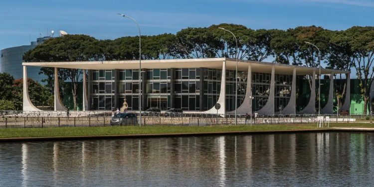 STF retoma julgamentos com foco em trama golpista, caso Marielle e troca na presidência da Corte