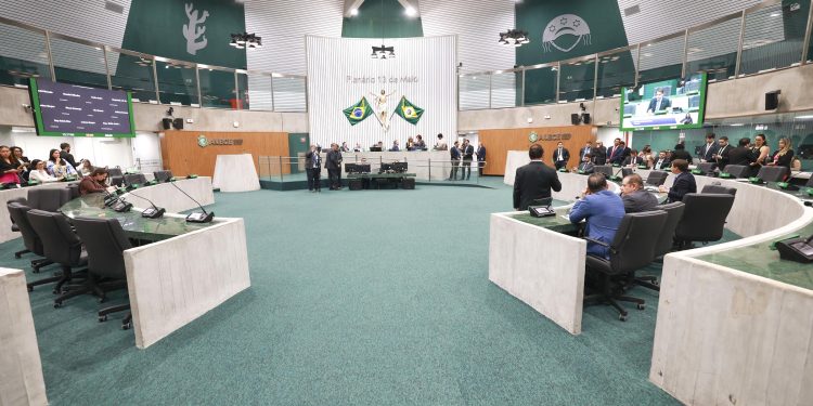 Alece aprova empréstimo de R$ 860,8 milhões para investimentos do Governo do Ceará em educação, saúde e infraestrutura