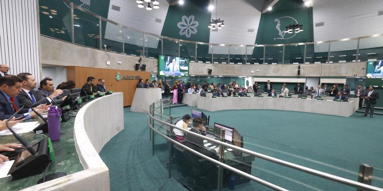 Alece aprova por unanimidade pacote de medidas contra tarifaço dos EUA