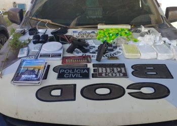Polícia prende três homens por tráfico de drogas e posse ilegal de armas em Assaré