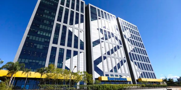 Banco do Brasil denuncia Eduardo Bolsonaro e mais dois à AGU por ‘fake news’