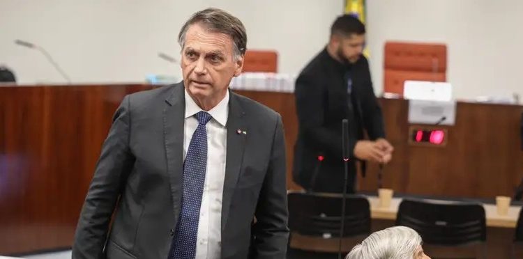 PF aponta movimentação de R$ 44,3 milhões em contas de Bolsonaro em dois anos