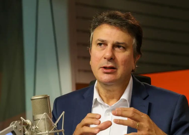 Camilo defende regulação das redes sociais e alerta para riscos a crianças e adolescentes