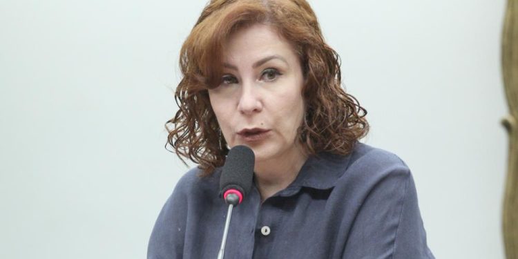 Justiça italiana mantém Carla Zambelli presa durante processo de extradição