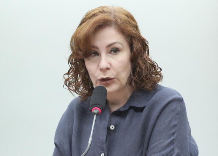 Justiça italiana mantém Carla Zambelli presa durante processo de extradição