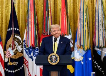 Trump chama Brasil de “péssimo parceiro comercial” e classifica processo contra Bolsonaro como “execução política”