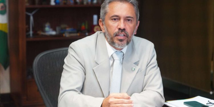 Elmano anuncia pacote de medidas para minimizar impacto das tarifas dos EUA sobre empresas cearenses