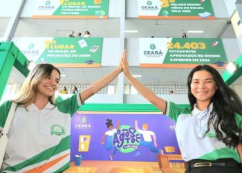 Governo do Ceará entrega novos fardamentos a mais de 93 mil alunos da rede estadual