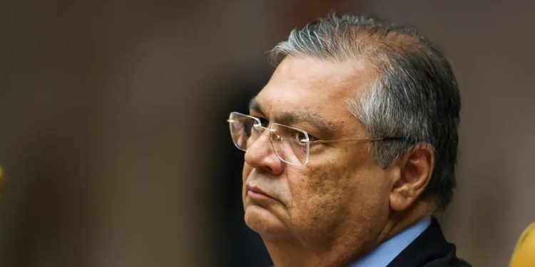 Dino barra efeitos de decisões estrangeiras no Brasil e alerta para risco à soberania nacional