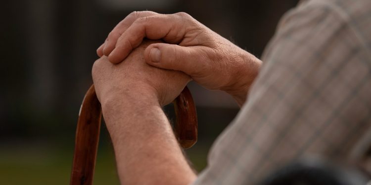 Cresce o número de idosos que vivem sozinhos no Ceará e já representam 41% dos lares unipessoais