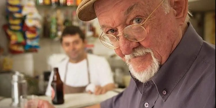 Morre no Rio o cartunista Jaguar, ícone do humor brasileiro, aos 93 anos