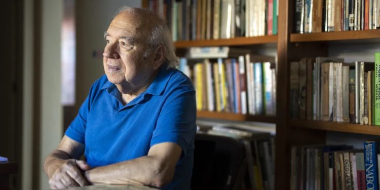 O cronista que fez o Brasil rir de si mesmo – Por Mirta Lourenço