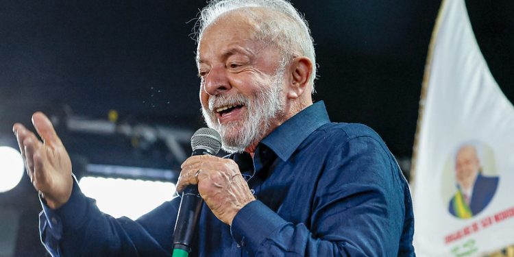 Lula rebate Trump e chama de “mentira” declaração sobre comércio com o Brasil