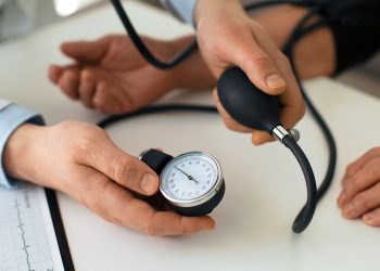 7 alimentos que ajudam a controlar a pressão alta, segundo especialistas