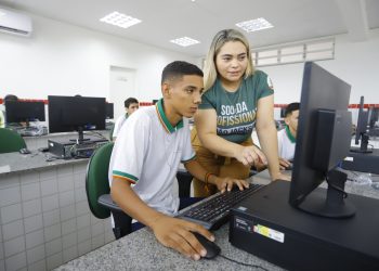 Os precatórios são pagos a profissionais que trabalharam na rede estadual de ensino entre 01/08/1998 e 31/12/2006 (Foto: Helene Santos/Governo do Ceará)