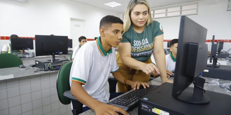 Elmano anuncia data de pagamento da 4ª parcela dos precatórios do Fundef; confira