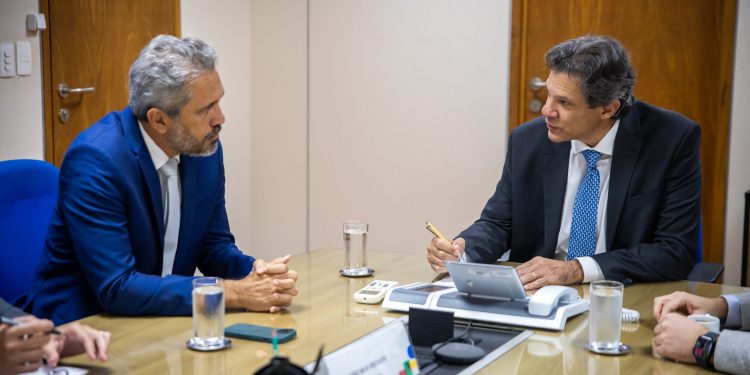 Elmano apresenta propostas a Haddad para mitigar impacto do tarifaço dos EUA no Ceará