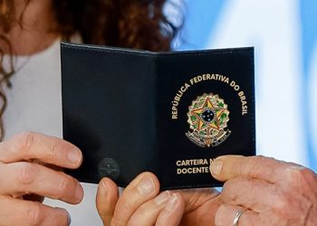 Carteira Nacional de Docente garantirá benefícios culturais, descontos e cartão de crédito exclusivo para professores