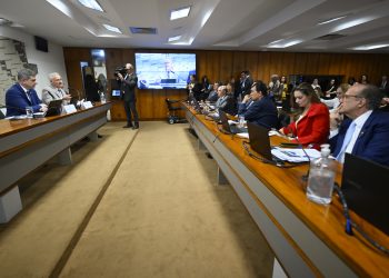 CCJ aprova isenção do IR para quem ganha até R$ 5 mil (Foto: Andressa Anholete/Agência Senado)