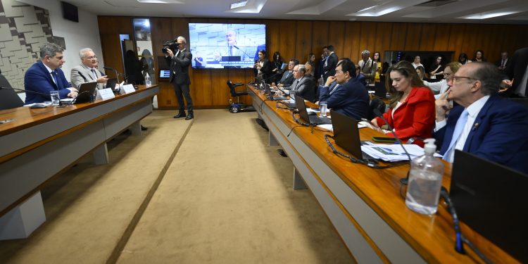 Comissão do Senado aprova projeto que isenta do Imposto de Renda quem ganha até R$ 5 mil