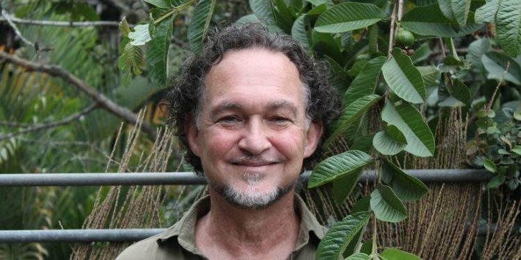 Cláudio Nucci se apresenta no Sarau “Sons da Vila” ao lado do grupo Ybirá no Crato