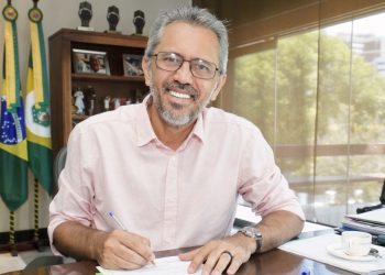 Elmano assina mensagem que autoriza doação de terreno para Hospital Universitário da UFCA em Juazeiro do Norte