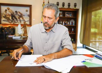 Elmano envia à Alece projeto que garante auxílio a órfãos da Covid-19 no Ceará