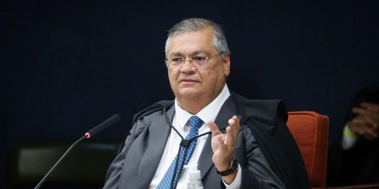 Dino acompanha Moraes e vota pela condenação de Bolsonaro e mais sete réus por tentativa de golpe de Estado