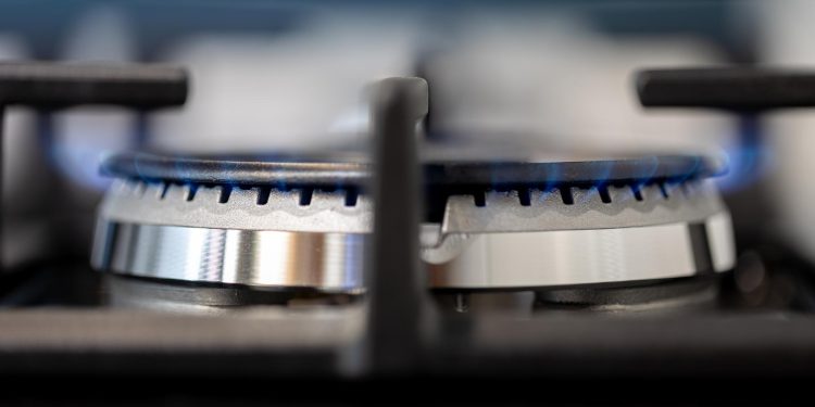 Gás do Povo: entenda como vai funcionar programa que amplia acesso ao gás de cozinha