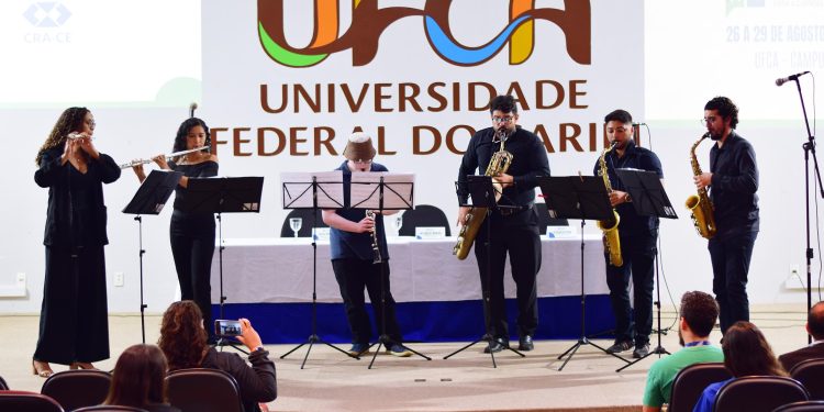 Projeto “Concertos Didáticos” leva Grupo Zequinha de Abreu à escola no Crato