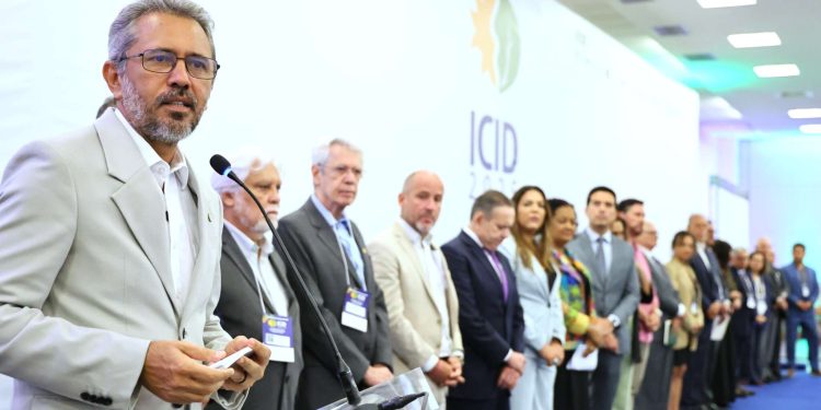 Elmano abre Conferência Internacional sobre Clima destacando papel do Ceará no enfrentamento à seca