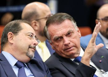 Celso Vilardi, advogado, e Jair Bolsonaro em julgamento da denúncia do núcleo 1 da trama golpista em 25 de março de 2025 (Foto: Gustavo Moreno/STF)