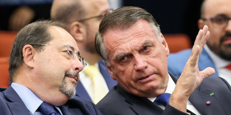 Julgamento de Bolsonaro e outros 7 por trama golpista começa hoje; o que esperar da 1ª sessão?