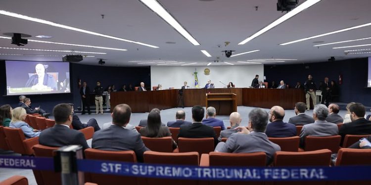 AO VIVO: Com voto de Moraes, STF retoma julgamento de Bolsonaro e outros sete réus; assista