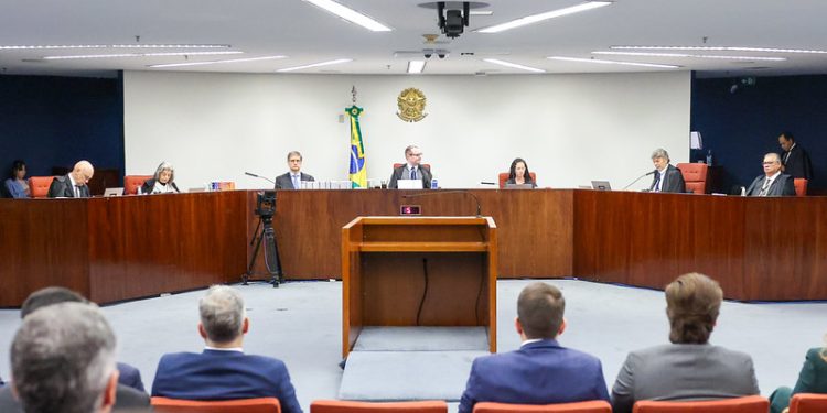 AO VIVO: Julgamento de Bolsonaro é retomado no STF com voto de Luiz Fux; acompanhe